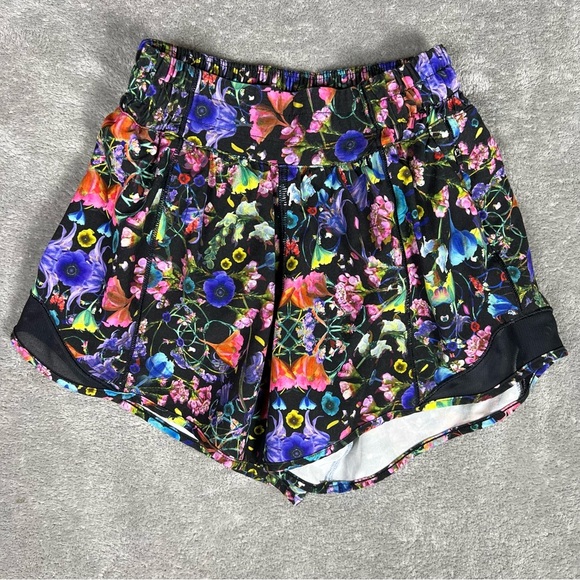Lululemon Shorts Womens 0 Hotty Hot 4” Inseam
Flowerscope Lined Athletic Run Gym - Picture 2 of 13